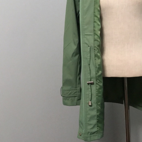 Weatherproof rain coat - Picture 4 of 6